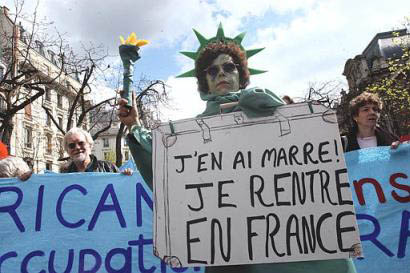 francestatuegoingback